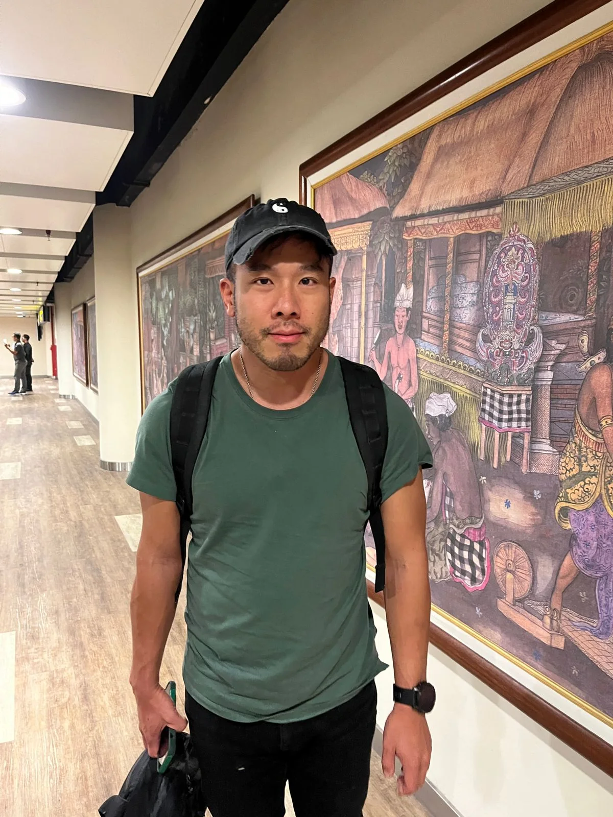 A traveller assisted by Frazé Bali